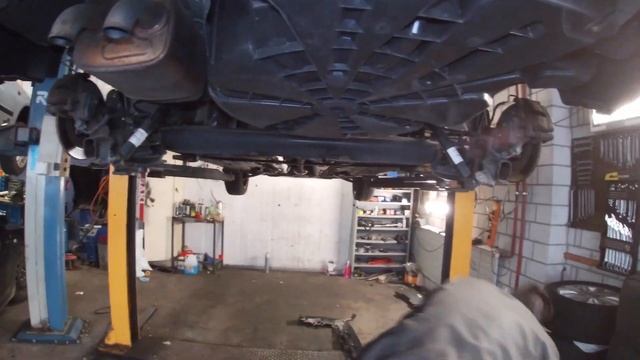 Zamena zadnjih amortizera (SACHS) na Renault Gr. Scenicu 3 смотреть онлайн