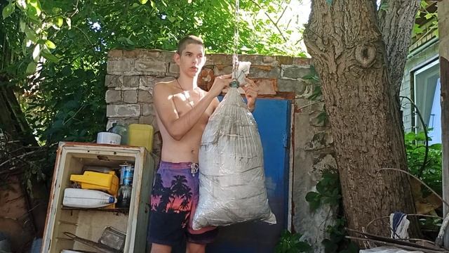 Как сделать боксерскую грушу в домашних условиях?-Боксёрский мешок своими руками видео обучение смотреть онлайн