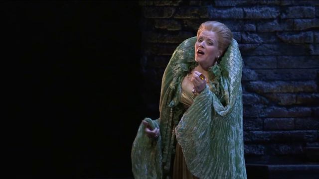 "Lucrezia Borgia" Moving Moment, featuring Renée Fleming singing "Com'è bello" смотреть онлайн