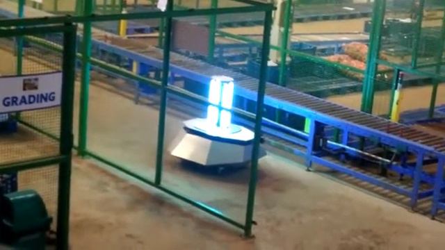 Invento's Astra robot disinfecting a warehouse. смотреть онлайн