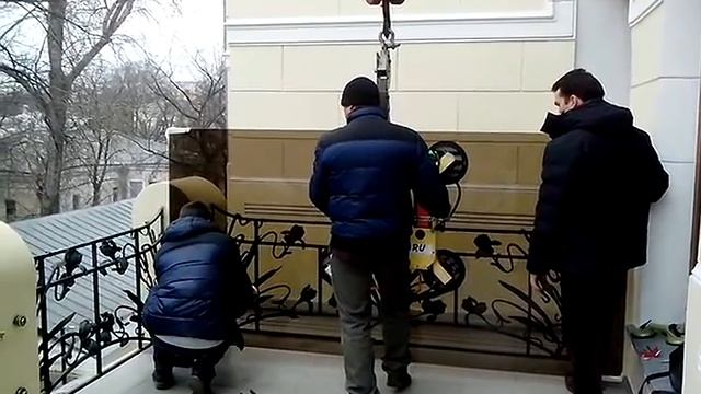 Демонтаж стеклянных ограждений с вакуумным манипулятором Маршаг (495) 998-73-71 смотреть онлайн