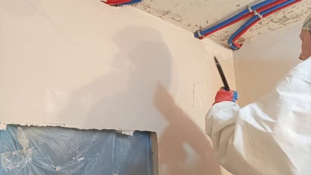 Как шпатлевать гладилкой