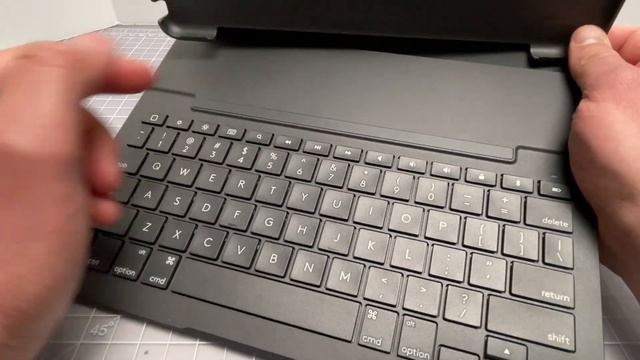 Logitech Slim Folio iPad Keyboard Case Review (9th Generation) смотреть онлайн