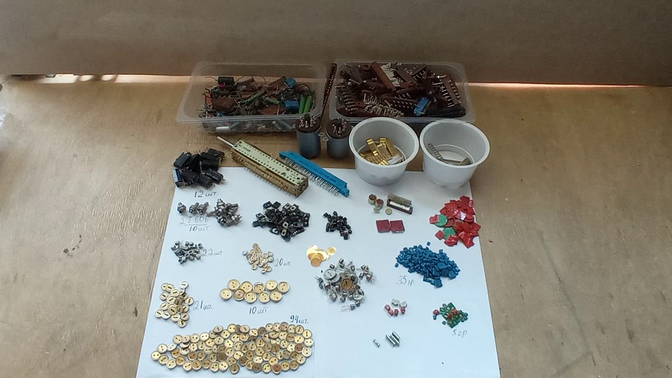 Платы с приборов выбросили , а я нашел на них ДРАГМЕТАЛЛЫ - ЗОЛОТО, СЕРЕБРО, ПЛАТИНУ, ПАЛЛАДИЙ! смотреть онлайн