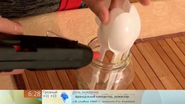 Ваза из пластиковых ложек (Vase of plastic spoons) смотреть онлайн