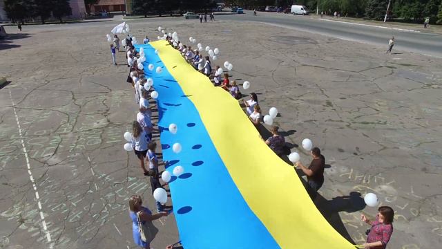 Батьківщинівці розгорнули український прапор у Кремінній смотреть онлайн