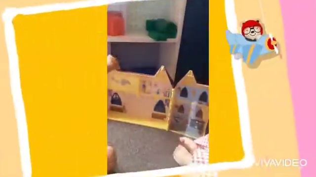 Девочки играють в игровой комнате смотреть онлайн