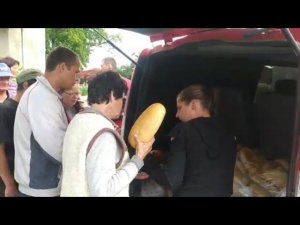 Мариуполь раздаем хлеб и помогаем животным