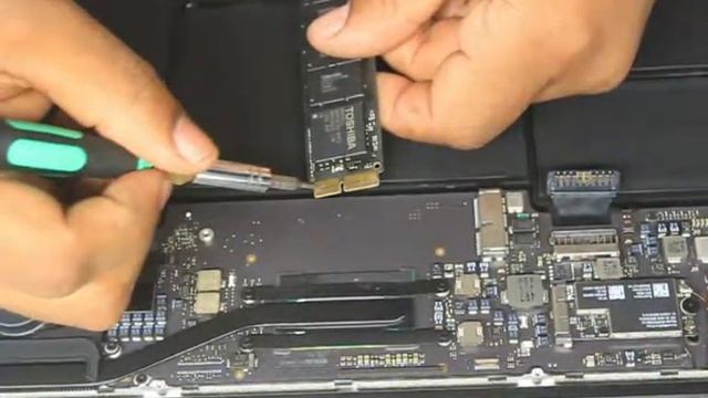 Macbook Air A1465 SSD Replacement смотреть онлайн