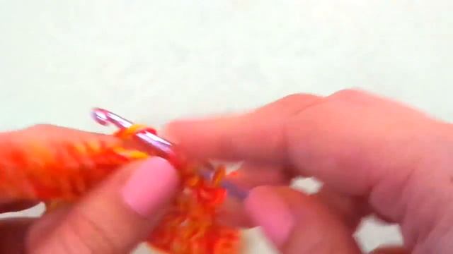 УЧИМСЯ ВЯЗАТЬ КРЮЧКОМ. УРОК № 28 "Отделка края изделия веерочками" смотреть онлайн