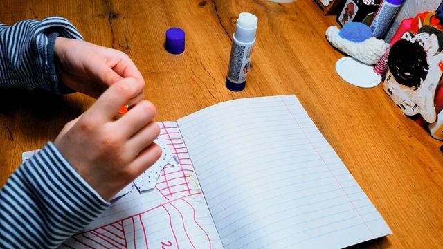 Бумажные коты\Своими руками\Наклейки смотреть онлайн