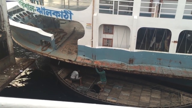 Безумные лодочники в Бангладеше смотреть онлайн