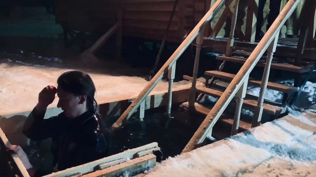 Окунание в «Иордани» на Крещение – Богоявление Господне! смотреть онлайн