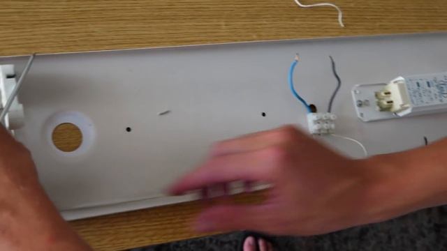Instalación de tubos de LED смотреть онлайн