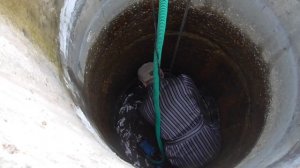 Чистим колодец в деревне сами!  А что делать? Как это было. Видео от ЖКВ
