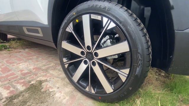 ALL NEW 2023 Geely ICON Chocolate - Exterior And Interior смотреть онлайн