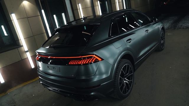 Матовая защитная пленка на Audi Q8 и глянцевая пленка на деталях смотреть онлайн