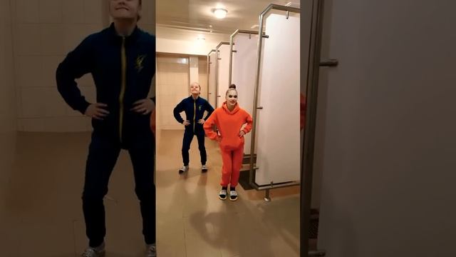 Что делают гимнастки на перерыве?!?? #shorts #zlatuxa2007 #ржака #приколы #ржач #гимнастика #ору смотреть онлайн