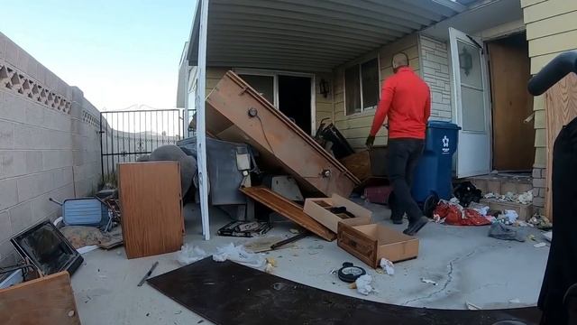 Let’s Clean-Out A Hoarder House in Las Vegas NV! Time lapse смотреть онлайн