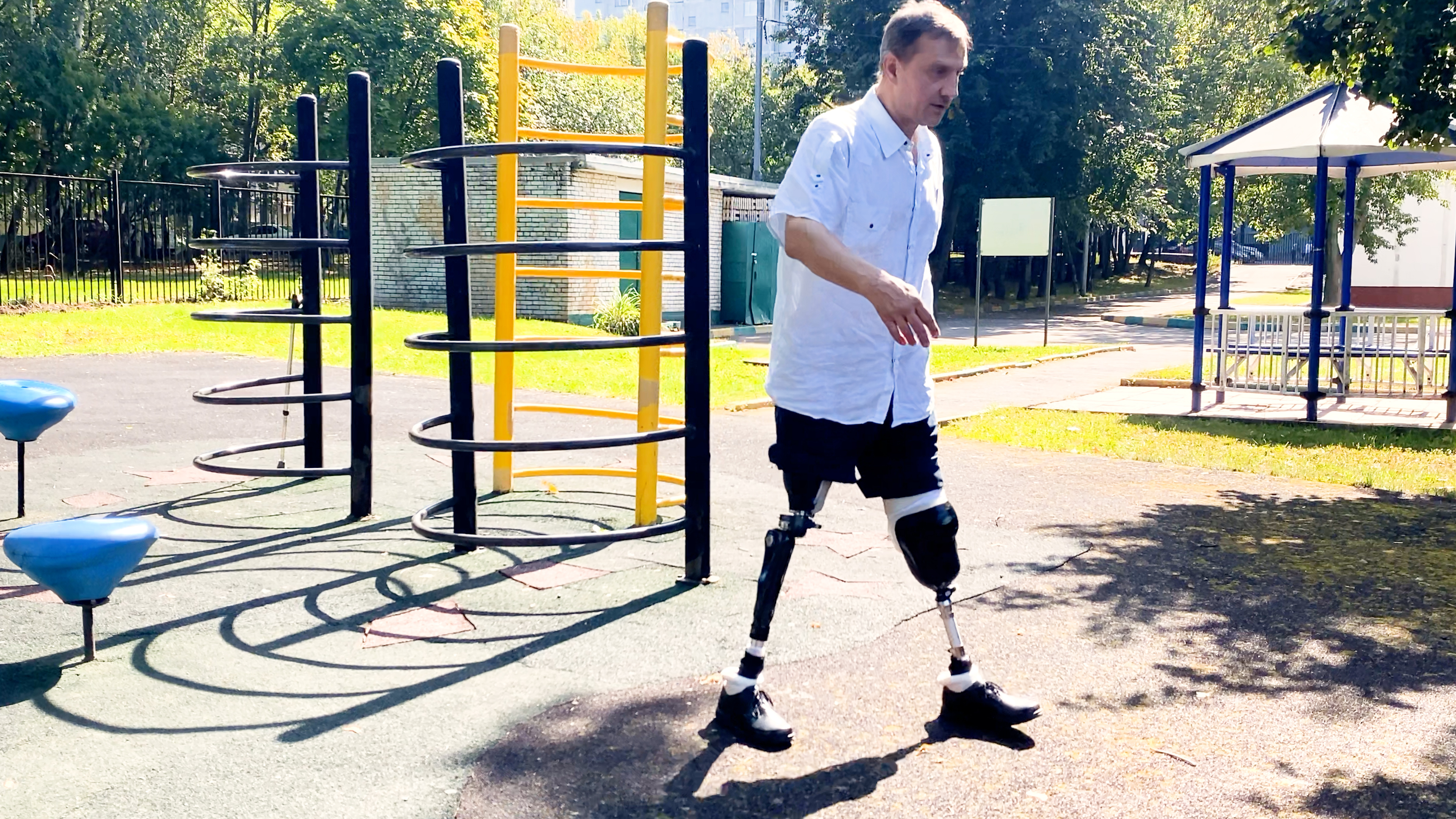 На протезе ноги - смотри куда идешь. смотреть онлайн