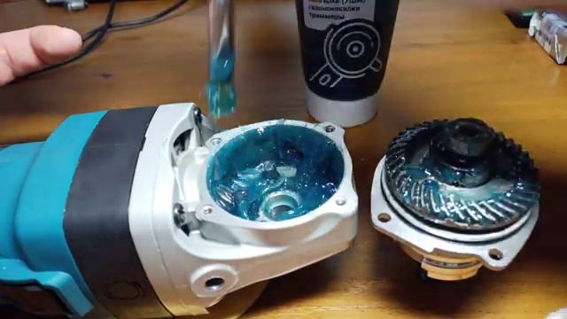 Замена смазки в Makita GA5041C. Смазка ULTRA 0 от ВМПАВТО смотреть онлайн