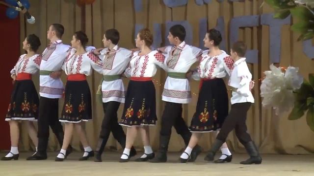 МОЛДАВСКИЙ ТАНЕЦ смотреть онлайн