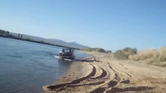 '82 Jeep Wagoneer at the colorado river смотреть онлайн