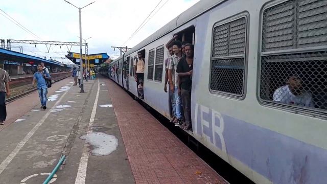 Kolkata Local Train смотреть онлайн