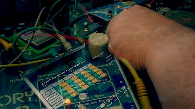BEATBOX JAM WITH THE ELECTRO HARMONIX DRM32 смотреть онлайн