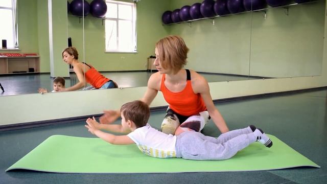 Упражнения для укрепления спины детям. Часть II смотреть онлайн