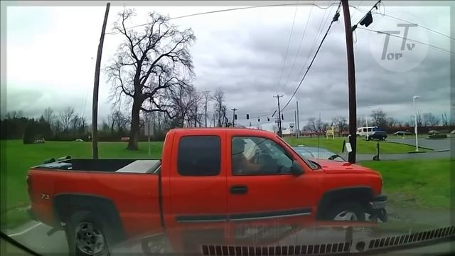 IDIOTS ON THE ROAD / CAR CRASH COMPILATION / CRAZY TRUCK #3 смотреть онлайн