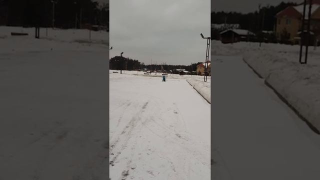 Катание зимой на детском квадроцикле на шипах смотреть онлайн