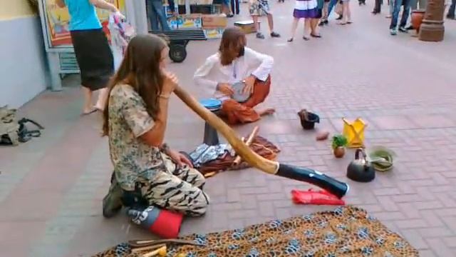 Духовой инструмент диджериду на Арбате смотреть онлайн