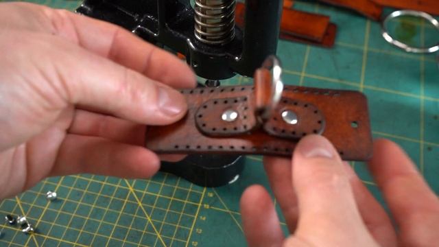 How to make leather suspenders with a camera holder смотреть онлайн