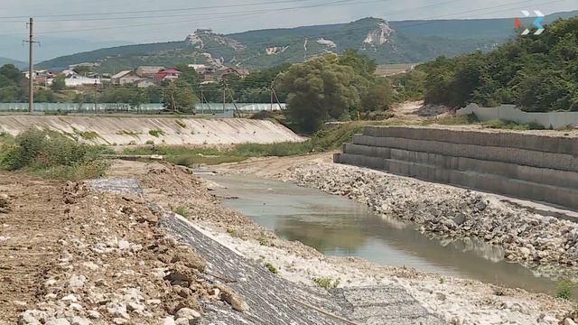 В Севастополе укрепляют берег реки Бельбек смотреть онлайн