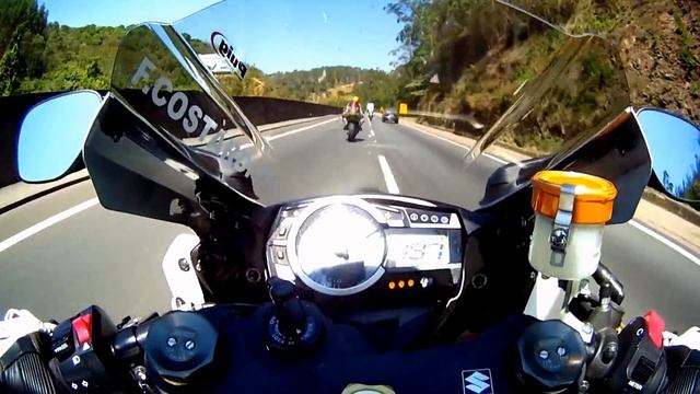 2016 Honda CBR1000RR Vs YAMAHA R1 A