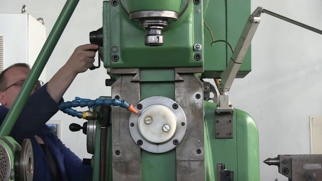 WMW FUS 250x1000 Vertical Milling Machine смотреть онлайн