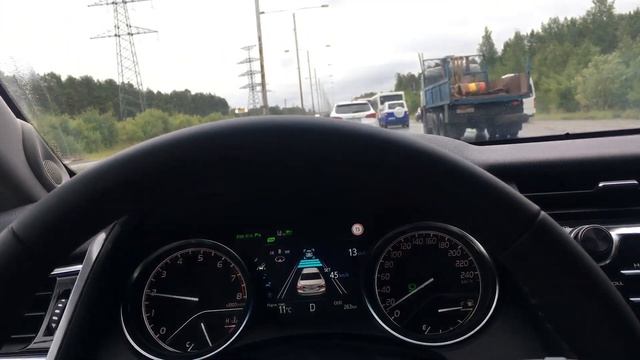 Как работает система активного круиз контроля на Тойота Камри V70 2018 смотреть онлайн