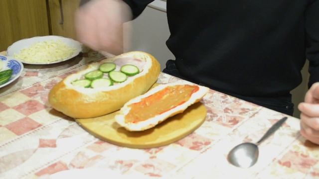 Как приготовить Богатырский ОЙ, фаршированный батон или бутерброд настоящего мужика дома. смотреть онлайн
