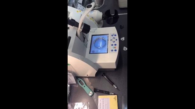 Видео инструкция по обработке линз с X-tra Clean смотреть онлайн