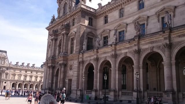 Лувр, дворец королей Франции.. Экскурсия по Парижу . смотреть онлайн