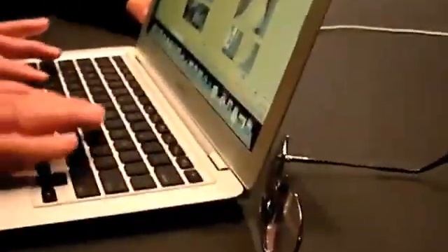 MacBook Air at MWSF2008 смотреть онлайн