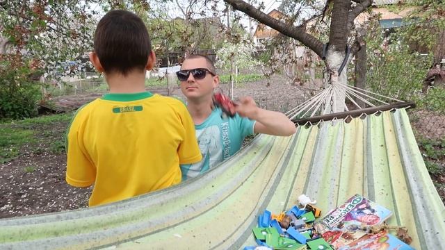 VLOG С мамой хорошо а с Папой веселее/Выбрасываем игрушки
