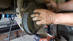 Замена задних колодок, натяжка ручника калина, гранта, датсун.