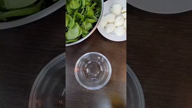 Салат с консервированными тунцом и шпинатом смотреть онлайн