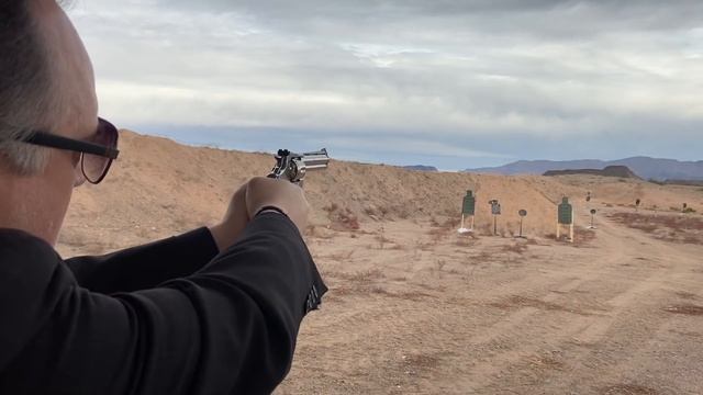 Wheel Gun Wednesday : Old & New Colt Python смотреть онлайн