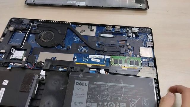 Dell Latitude 5580 Internals (i5-7300U CPU, HD Graphics 620 GPU) смотреть онлайн