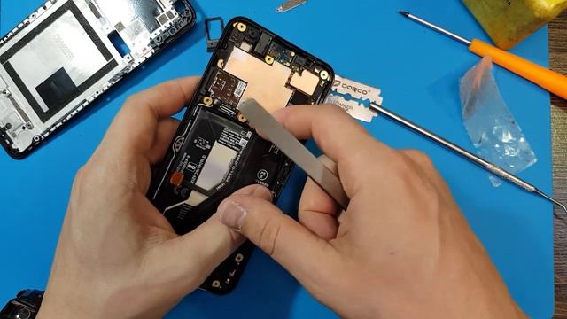 GOOGLE PIXEL 3A / РАЗБОРКА ТЕЛЕФОНА ПОСЛЕ ВОДЫ / НАЧИНКА ТЕЛЕФОНА ВПЕЧАТЛЯЕТ!!! смотреть онлайн