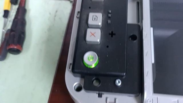 HP Deskjet F4180 رولة سحب الورق لا تتحرك ولم نجد سبب المشكلة للأسف смотреть онлайн