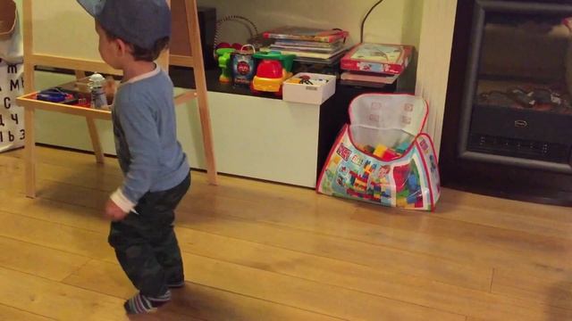 2 years old Alex's dancing / В ритме танца в 2 года смотреть онлайн